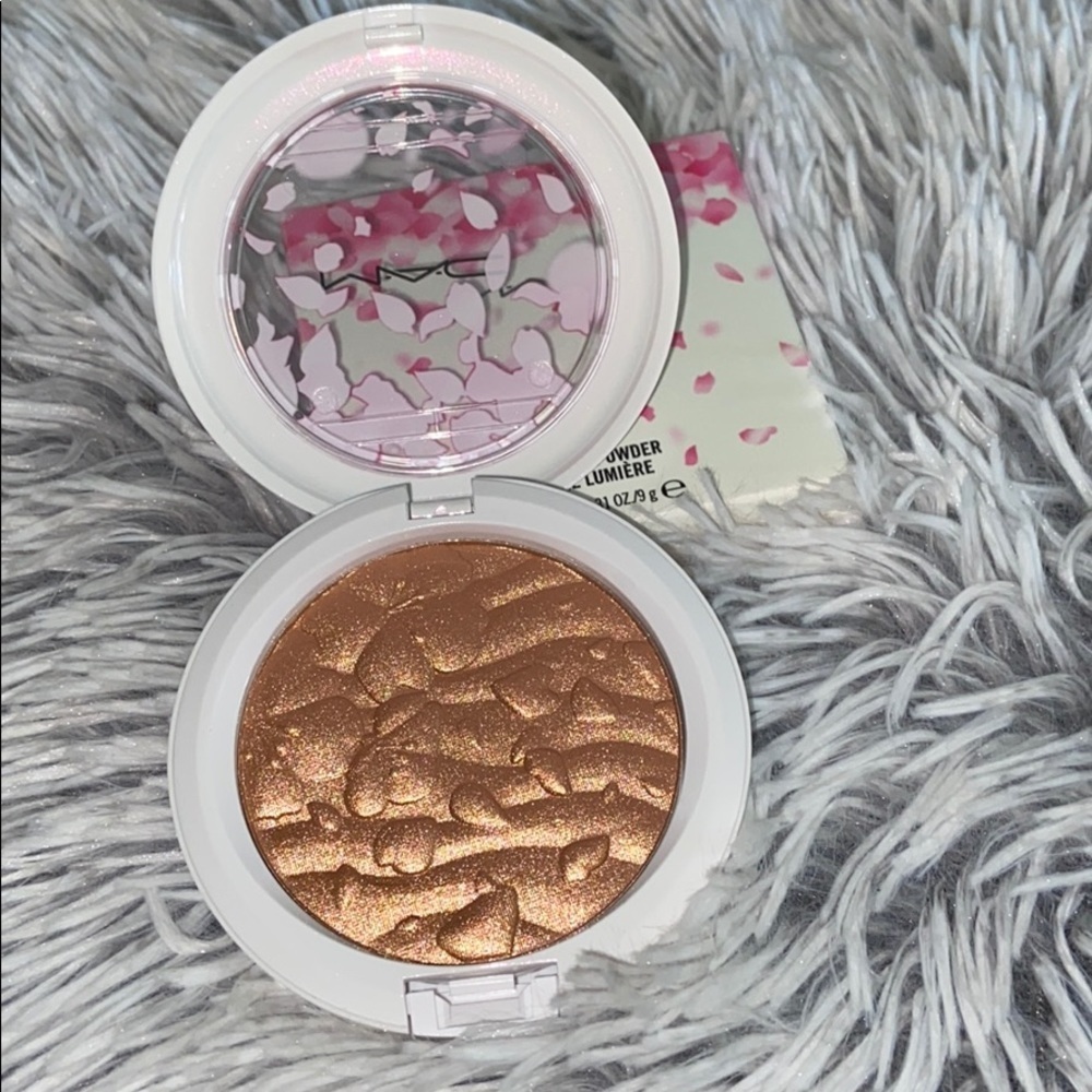 MAC Cosmetics Highlight Powder- Spring Bling - Picture 2 of 13